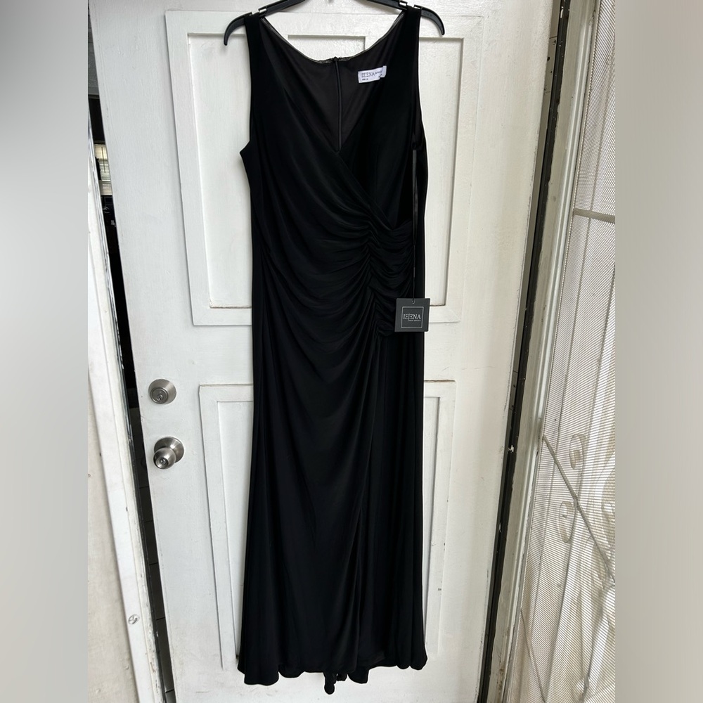 New with tags size 14 Mac Duggal stretchy dress.